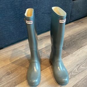 Hunter boots, gray, size 9